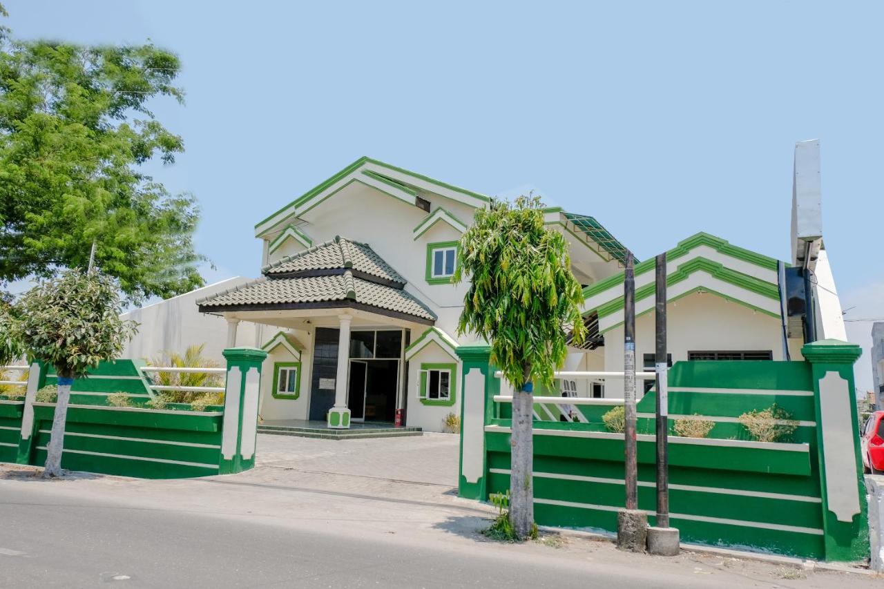 Hotel Taman Indah Madiun Exterior foto