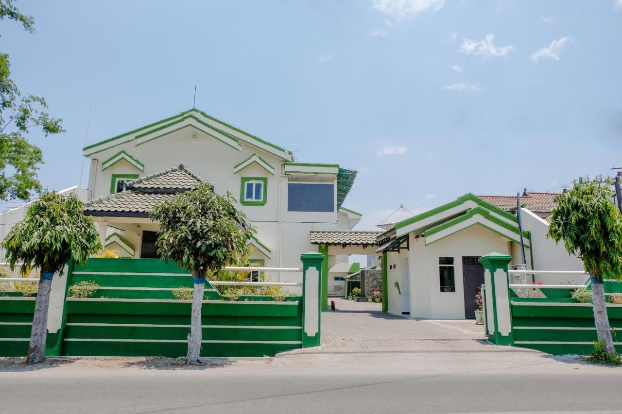 Hotel Taman Indah Madiun Exterior foto